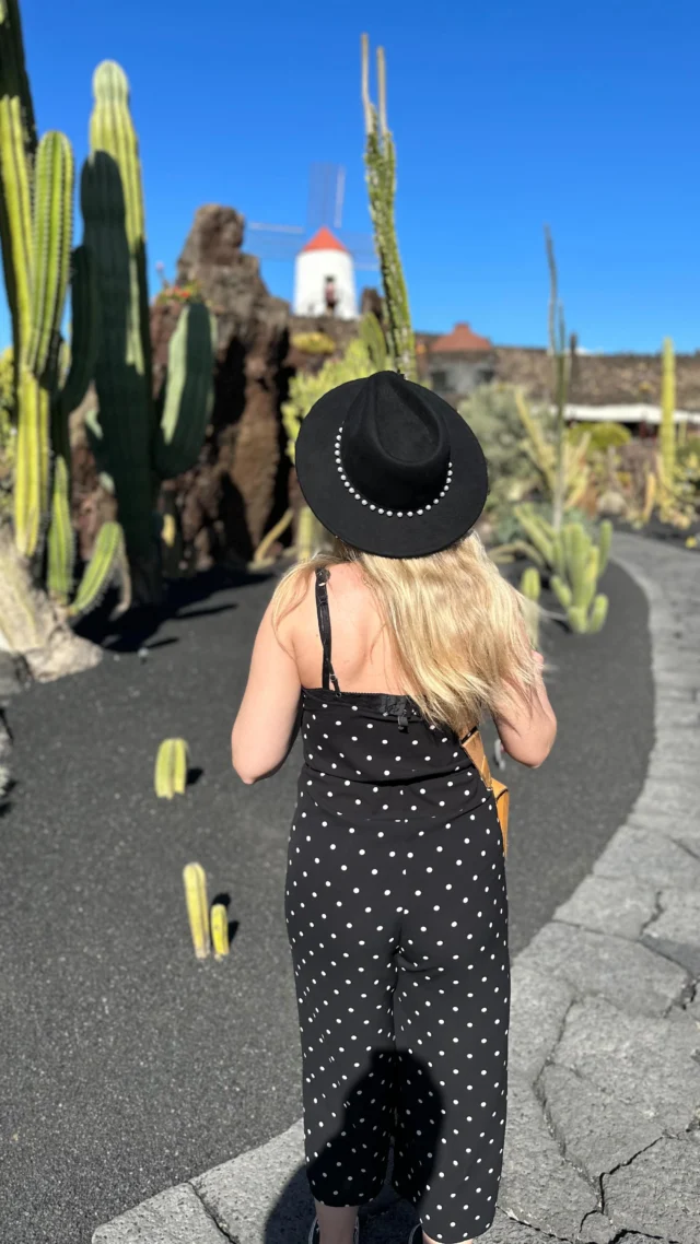 Oni: na Lanzarote nic nie ma 😒
My: zapnij pasy! 🪐🌙🌵🚗🌋🤿☕️🥘☀️🥾

#lanzarote #wyspykanaryjskie #kanary #hiszpania