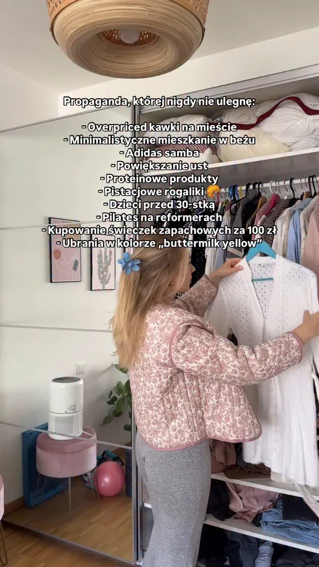 Propaganda, której nigdy nie ulegnę 🌸🤓:
- Overpriced kawki na mieście 
- Minimalistyczne mieszkanie w beżu
- Adidas samba 
- Powiększanie ust 
- Proteinowe produkty
- Pistacjowe rogaliki 🥐
- Dzieci przed 30-stką 
- Pilates na reformerach 
- Kupowanie świeczek zapachowych za 100 zł
- Ubrania w kolorze „buttermilk yellow”

Co myślicie? Zgadzacie się czy nie? A co jest na Waszej liście? 🫢👀

#trend #stylizacje #lifestyle #trending #kobietapotrzydziestce #kobietapo30 
#kobietaszczęśliwa